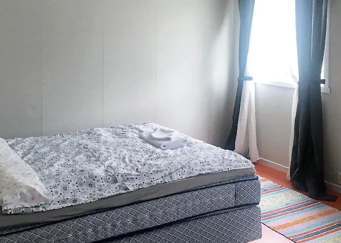 8 Person In בית נופש